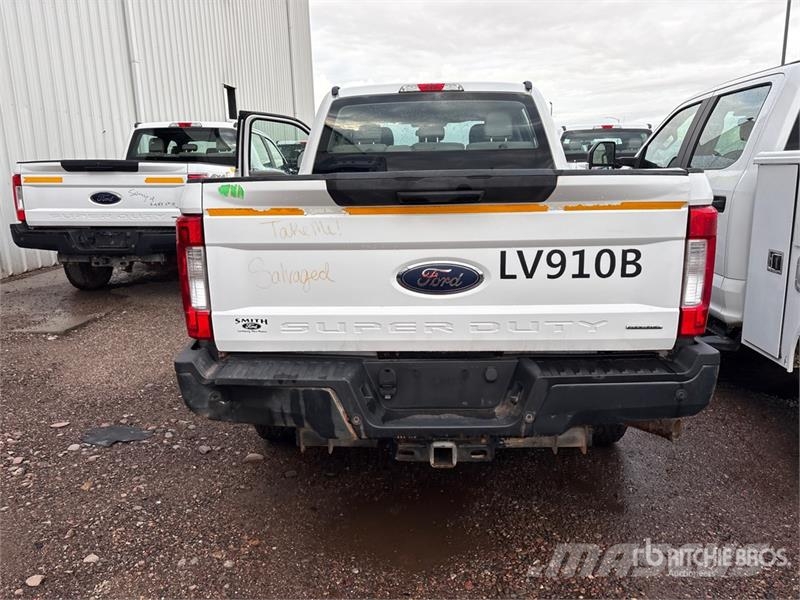 Ford F-250 XL 4x4 Crew Cab Pickup 기타