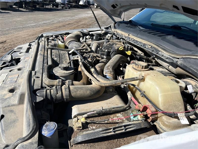 Ford F-250 XL 4x4 Crew Cab Pickup Otros