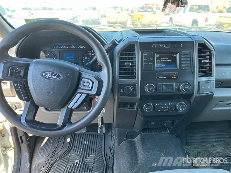 Ford F-250 XL 4x4 Crew Cab Pickup Otros
