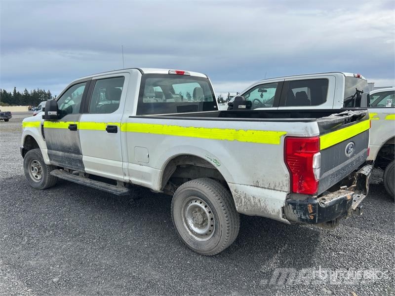 Ford F-250 XL 4x4 Crew Cab Pickup Citi