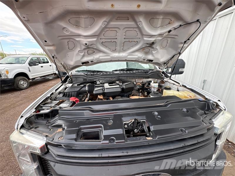 Ford F-250 XL 4x4 Crew Cab Pickup Citi