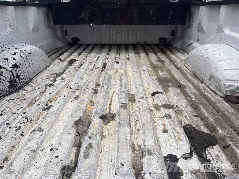 Ford F-250 XL 4x4 Crew Cab Pickup Otros