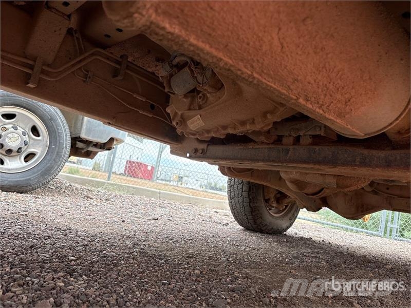 Ford F-250 XL 4x4 Crew Cab Pickup (Inoperable) Ostalo