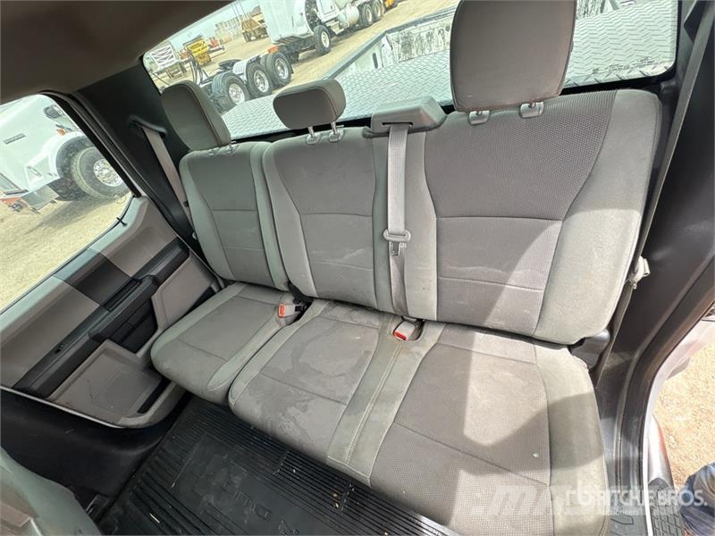 Ford F-250 XL 4x4 Crew Cab Pickup Otros