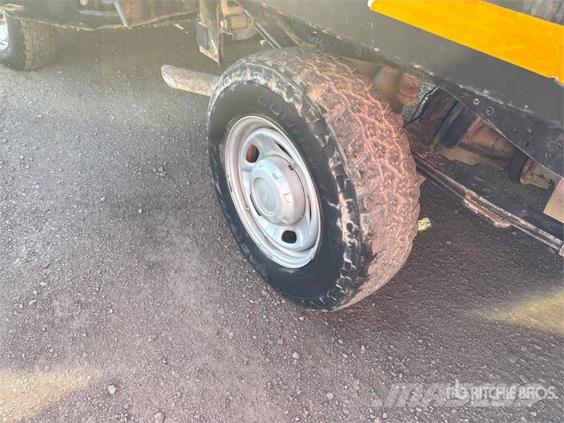 Ford F-250 XL 4x4 Crew Cab Flatbed Truck Tovornjaki s kesonom/platojem