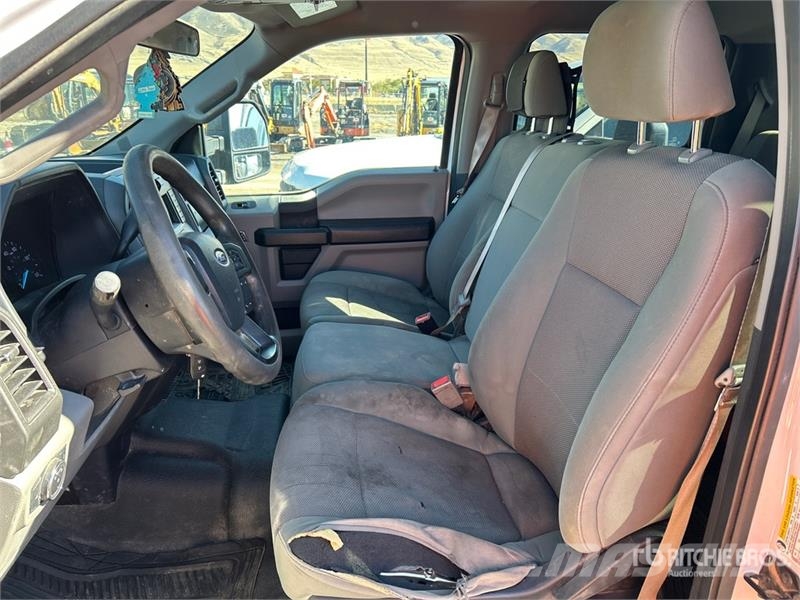 Ford F-250 XL 4x4 Crew Cab Pickup Otros