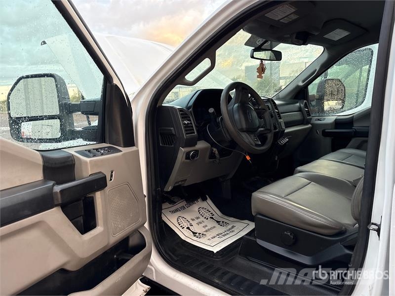 Ford F-250 XL 4x4 Crew Cab Pickup Muu