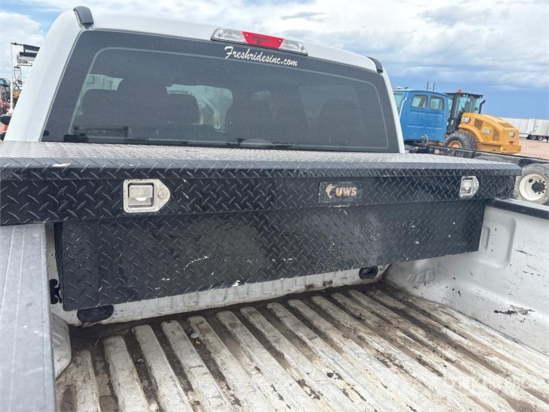 Ford F-250 XL 4x4 Crew Cab Pickup Otros