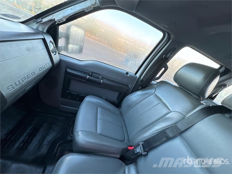 Ford F-250 XL 4x4 Crew Cab Pickup Citi