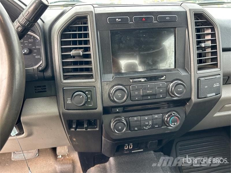 Ford F-250 XL 4x4 Crew Cab Pickup Ostalo