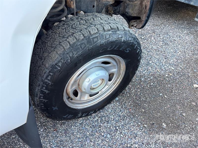 Ford F-250 XL 4x4 Crew Cab Pickup Drugi