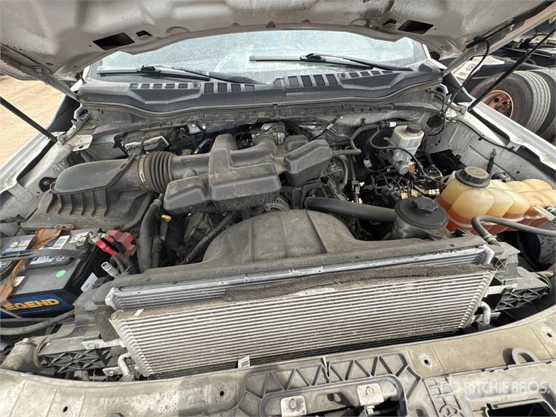 Ford F-250 XL 4x4 Crew Cab Pickup Otros