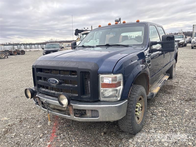 Ford F-250 XL 4x4 Crew Cab Pickup Drugi