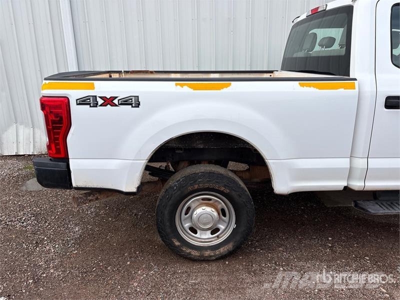 Ford F-250 XL 4x4 Crew Cab Pickup Citi