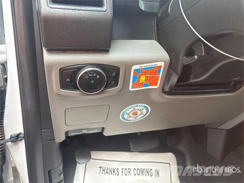 Ford F-250 XL 4x4 Crew Cab Pickup Ostalo