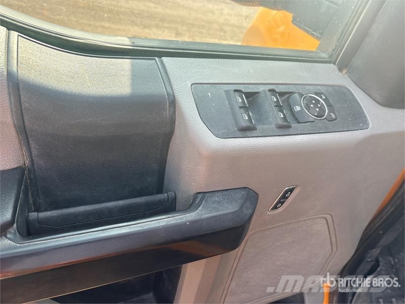 Ford F-250 XL 4x4 Crew Cab Pickup Citi