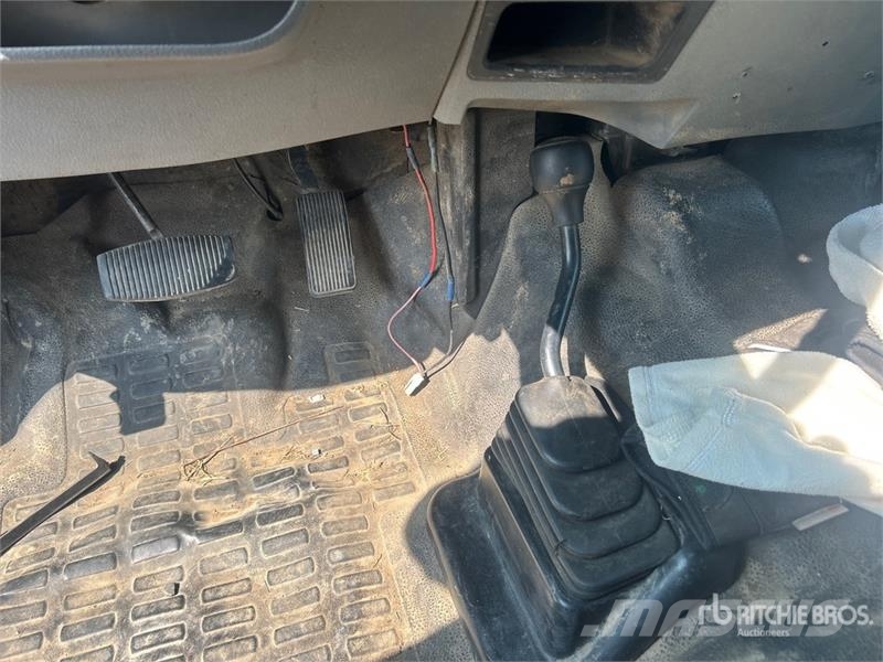 Ford F-250 XL 4x4 Crew Cab Pickup (Inoperable) Muu