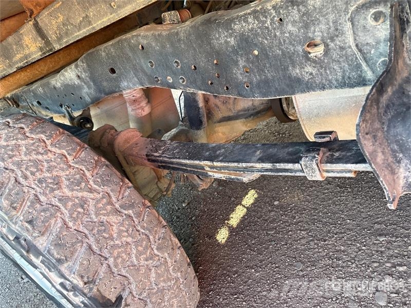 Ford F-250 XL 4x4 Crew Cab Flatbed Truck Tovornjaki s kesonom/platojem
