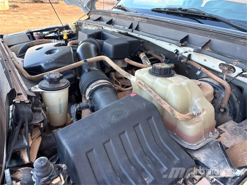 Ford F-250 XL 4x4 Crew Cab Pickup Otros
