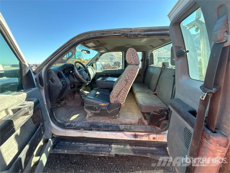 Ford F-250 XL 4x4 Extended Cab Pickup Iné