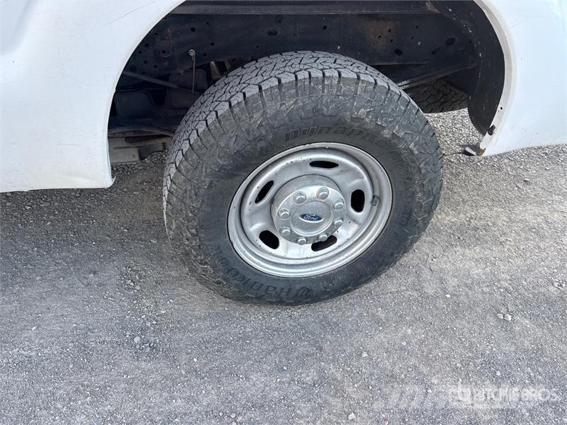 Ford F-250 XL 4x4 Extended Cab Pickup 其他