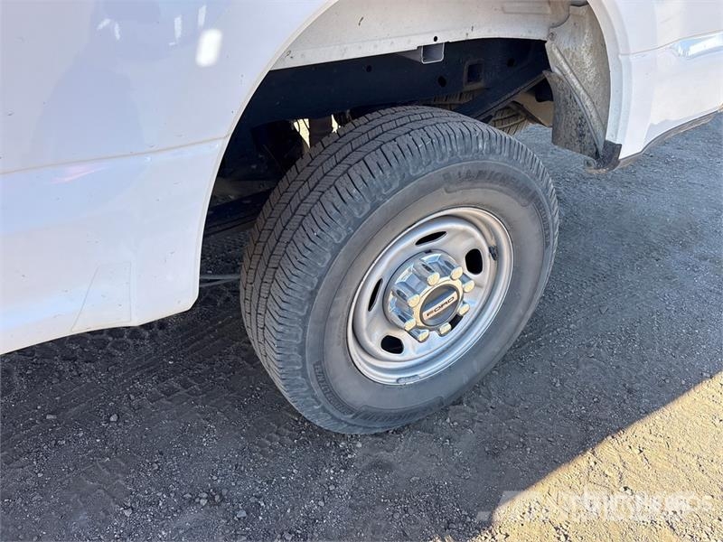 Ford F-250 XL 4x4 Extended Cab Pickup Ostalo