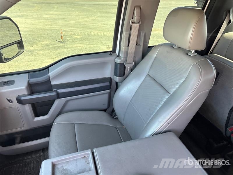 Ford F-250 XL 4x4 Extended Cab Pickup Egyéb
