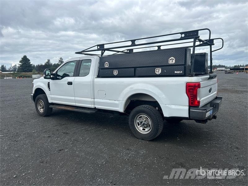 Ford F-250 XL 4x4 Extended Cab Pickup Ostalo
