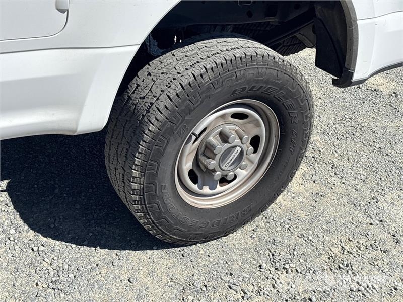 Ford F-250 XL 4x4 Extended Cab Pickup Egyéb
