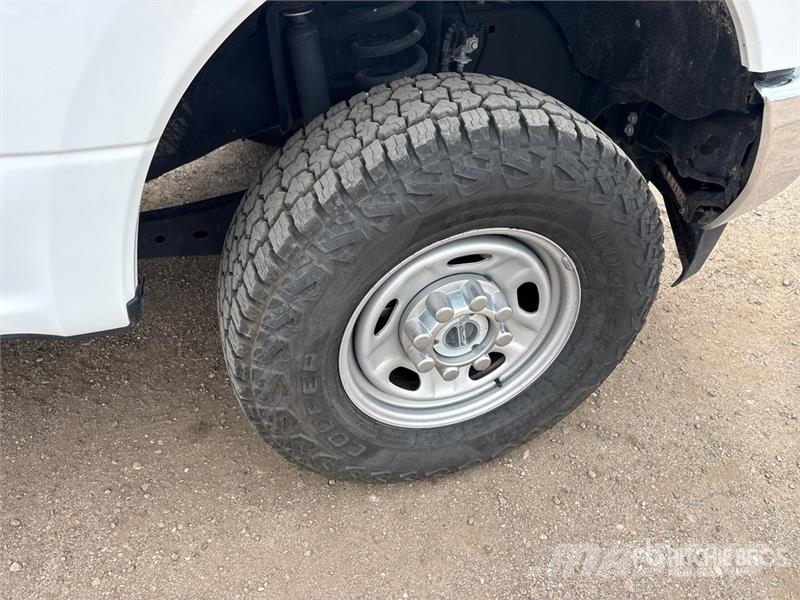 Ford F-250 XL 4x4 Extended Cab Utility Truck Utilitaire benne