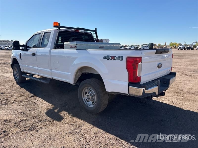 Ford F-250 XL 4x4 Extended Cab Pickup Ostalo