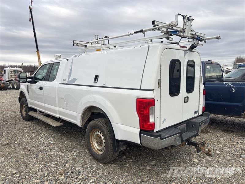 Ford F-250 XL 4x4 Extended Cab Pickup Drugi