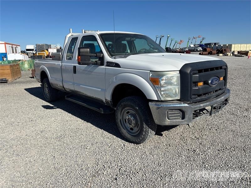 Ford F-250 XL 4x4 Extended Cab Pickup Iné