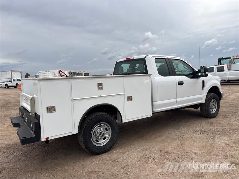 Ford F-250 XL 4x4 Extended Cab Utility Truck Utilitaire benne