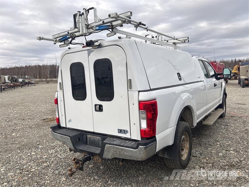 Ford F-250 XL 4x4 Extended Cab Pickup Drugi
