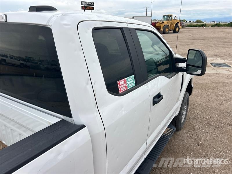 Ford F-250 XL 4x4 Extended Cab Pickup 其他