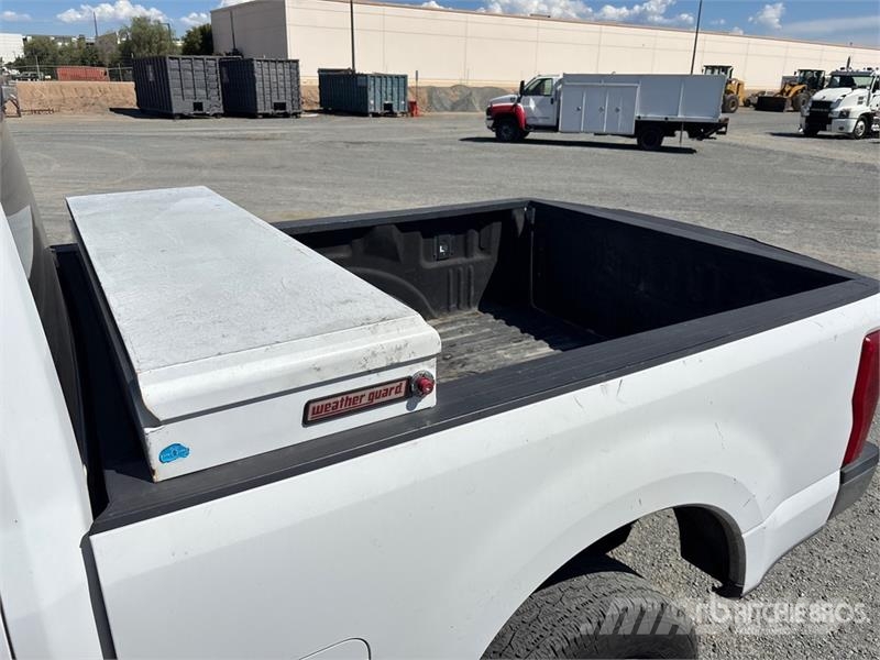 Ford F-250 XL 4x4 Extended Cab Pickup Egyéb
