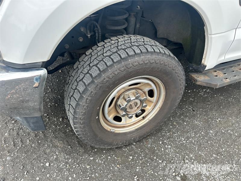 Ford F-250 XL 4x4 Extended Cab Pickup Ostalo
