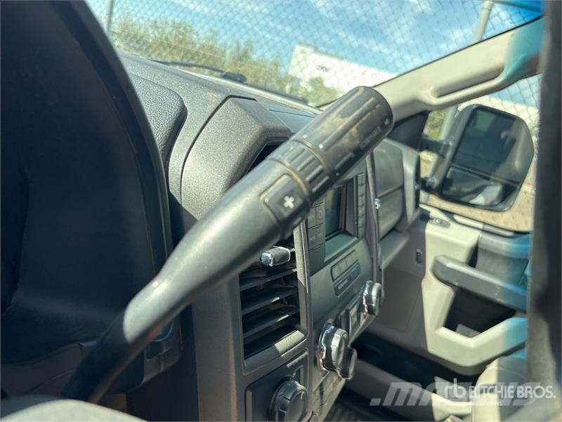 Ford F-250 XL 4x4 Extended Cab Pickup Andere Transporter