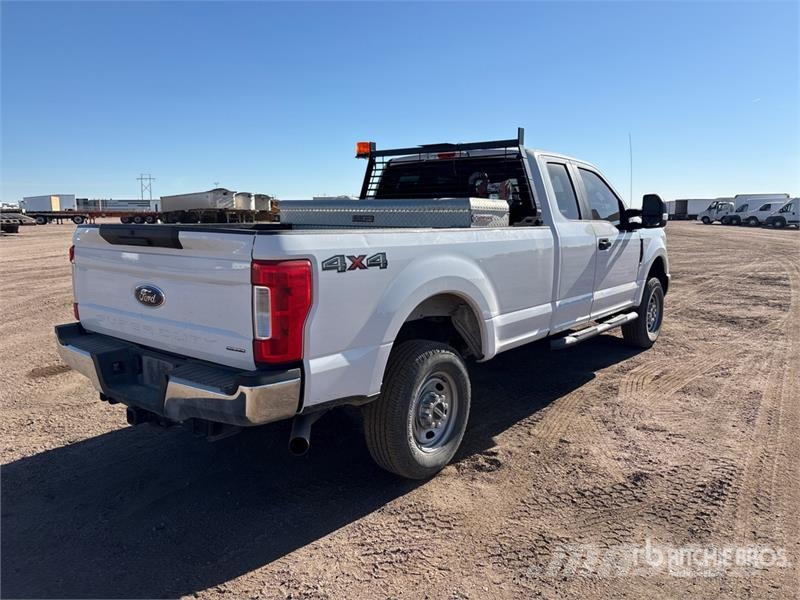 Ford F-250 XL 4x4 Extended Cab Pickup Ostalo