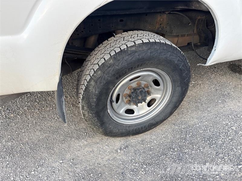 Ford F-250 XL 4x4 Extended Cab Pickup 其他