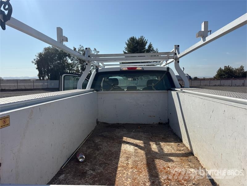 Ford F-250 XL 4x4 Extended Cab Pickup Ostalo