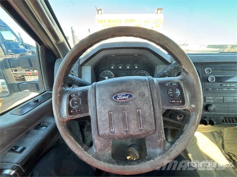 Ford F-250 XL 4x4 Extended Cab Pickup Iné