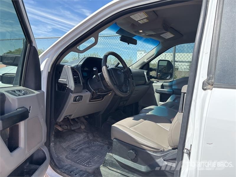 Ford F-250 XL 4x4 Extended Cab Pickup Andere Transporter