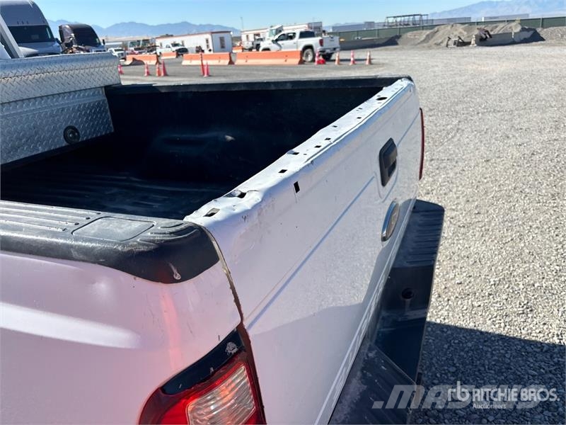 Ford F-250 XL 4x4 Extended Cab Pickup Iné