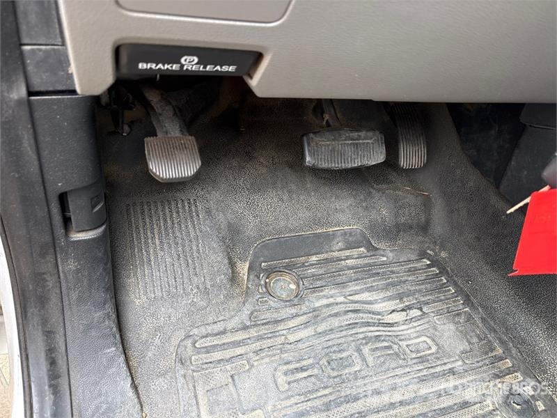 Ford F-250 XL 4x4 Extended Cab Utility Truck Utilitaire benne
