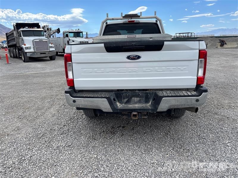 Ford F-250 XL 4x4 Extended Cab Pickup Ostalo