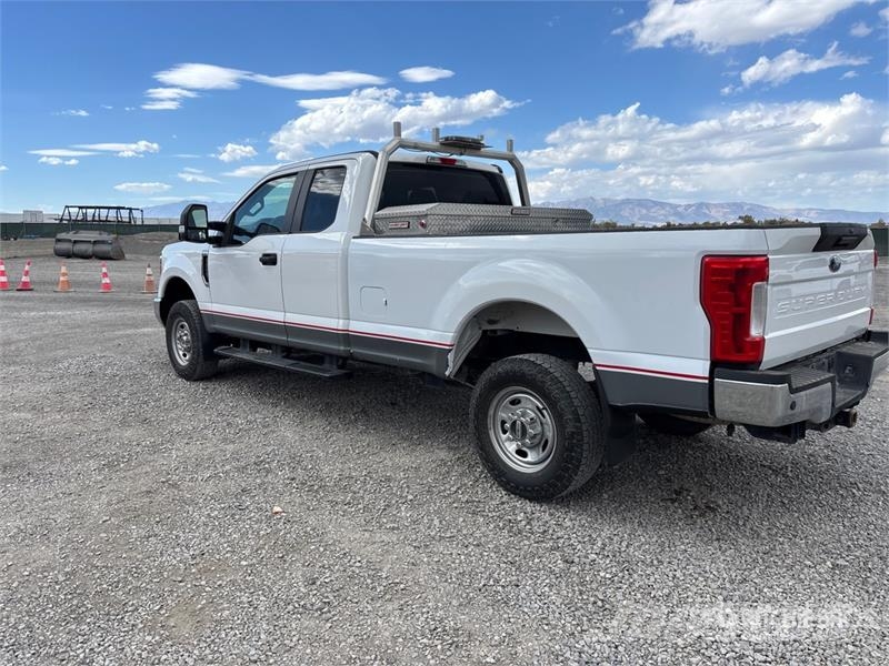 Ford F-250 XL 4x4 Extended Cab Pickup Ostalo