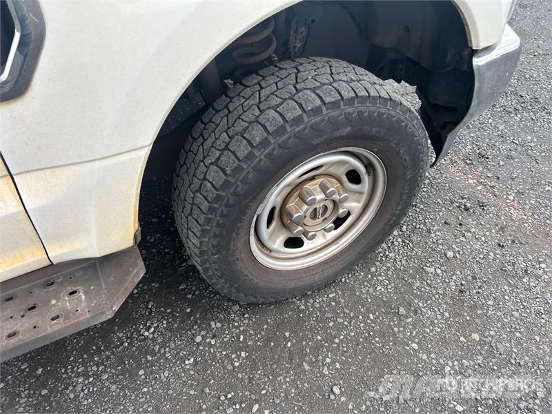 Ford F-250 XL 4x4 Extended Cab Pickup Ostalo