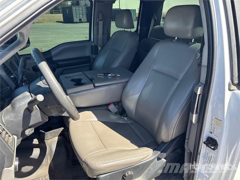 Ford F-250 XL 4x4 Extended Cab Pickup Egyéb